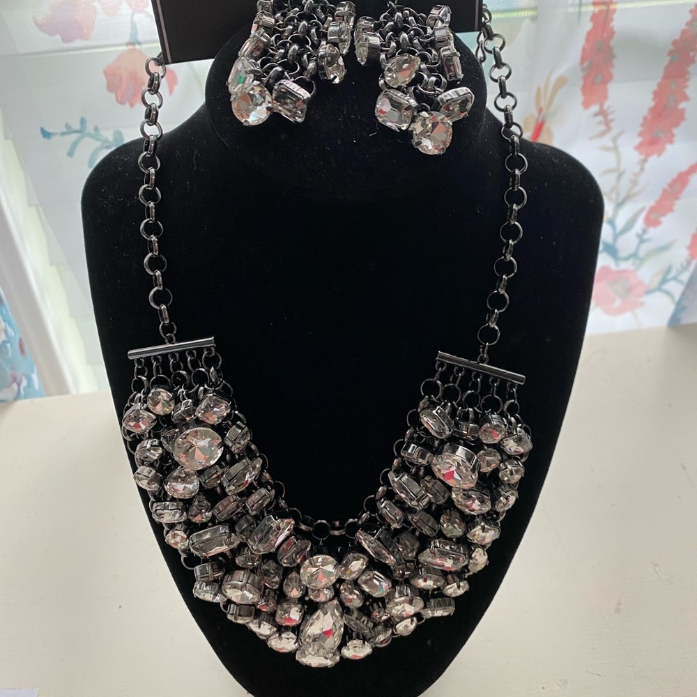 Beautiful clear rhinestone in gunmetal